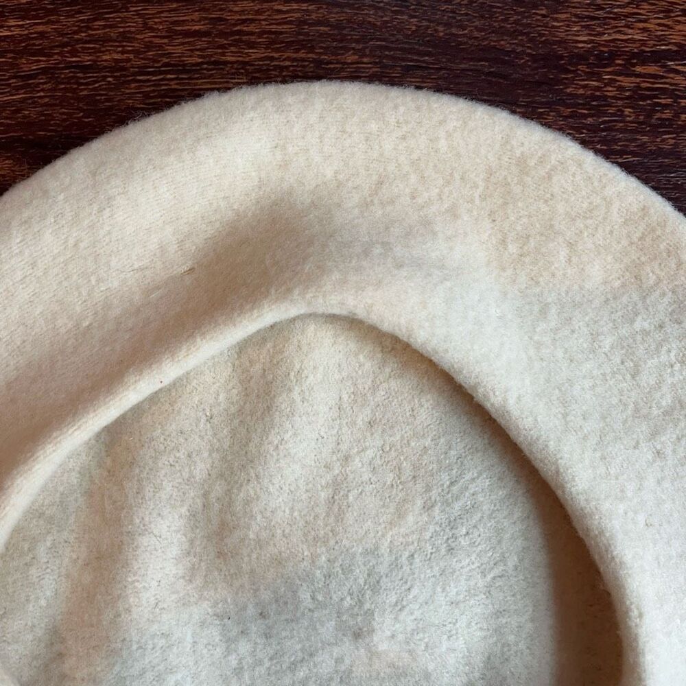 Vintage Off-White Wool Beret Hat | Classic French Style Cream Felted Winter Cap - Picture 4 of 6
